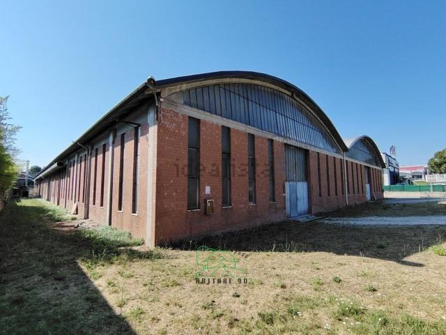 Capannone in vendita a Rosciano, Marche