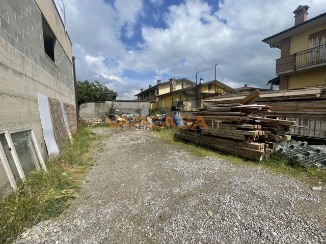 Capannone in vendita a Barbata, Lombardia
