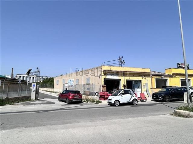 Capannone in vendita a Avola, Sicilia