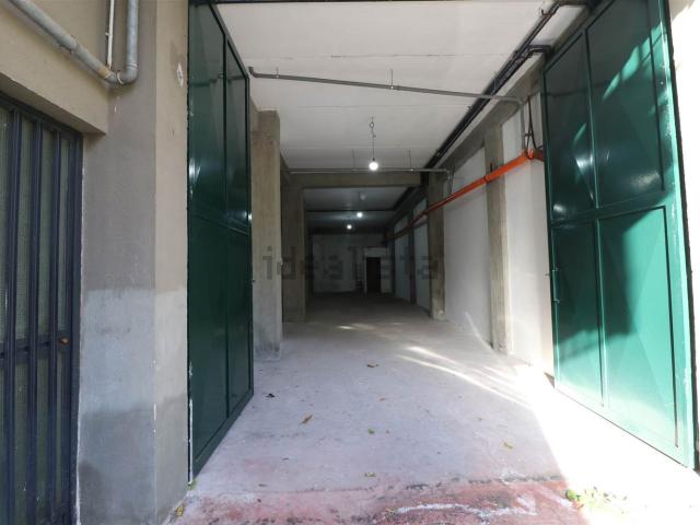 Capannone in vendita a Aci Catena, Sicilia