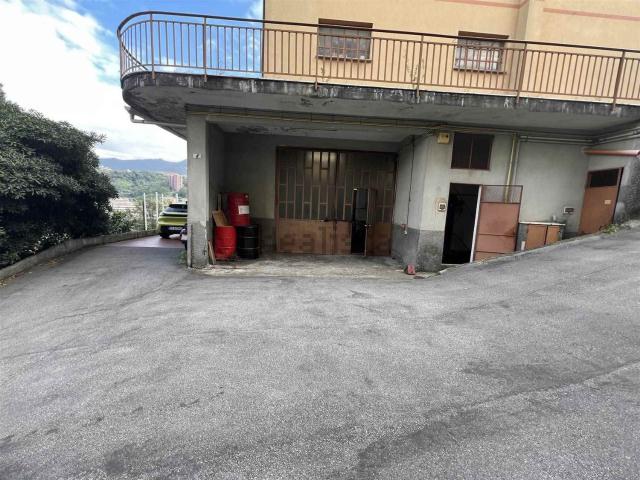 Capannone in vendita a Val Polcevera, Serra Riccò