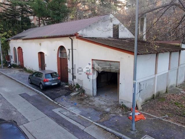 Capannone in vendita a Servola-Chiarbola-Valmaura-Borgo San Sergio, Villa Opicina