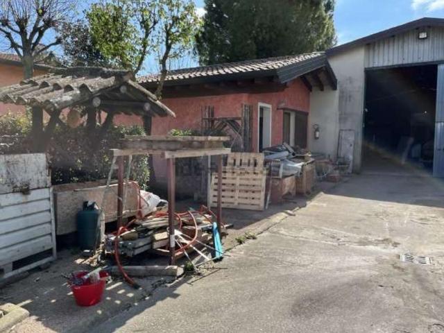 Capannone in vendita a Crosare, Pressana