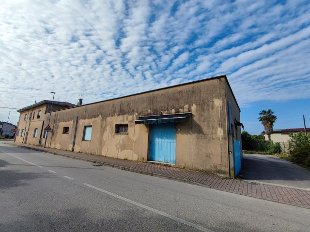 Capannone in vendita a Casarsa Della Delizia, Friuli-Venezia Giulia