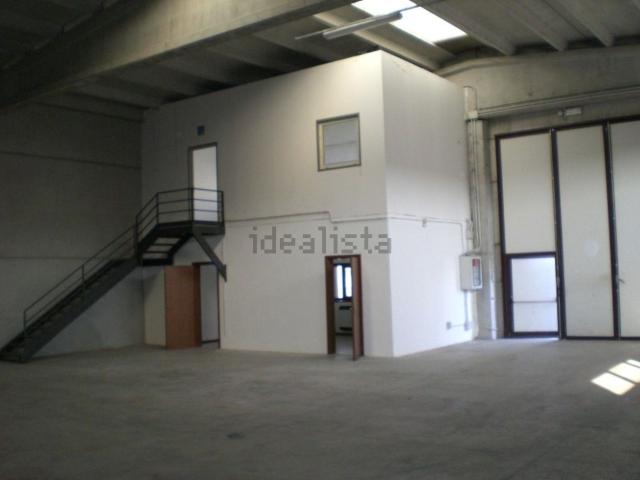 Capannone in vendita a Cella, Re