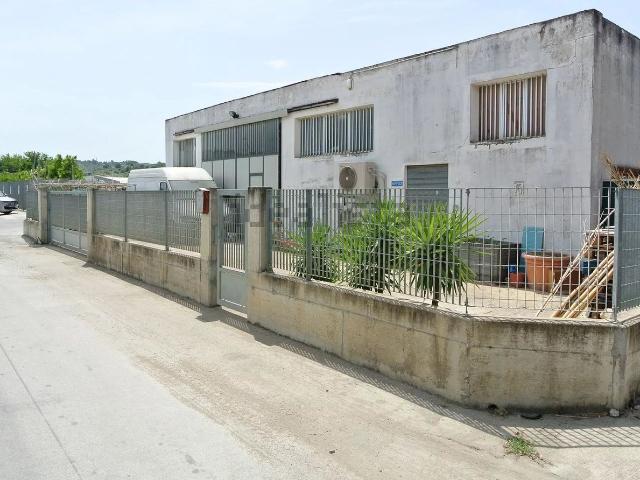 Capannone in vendita a Montesilvano, Abruzzo