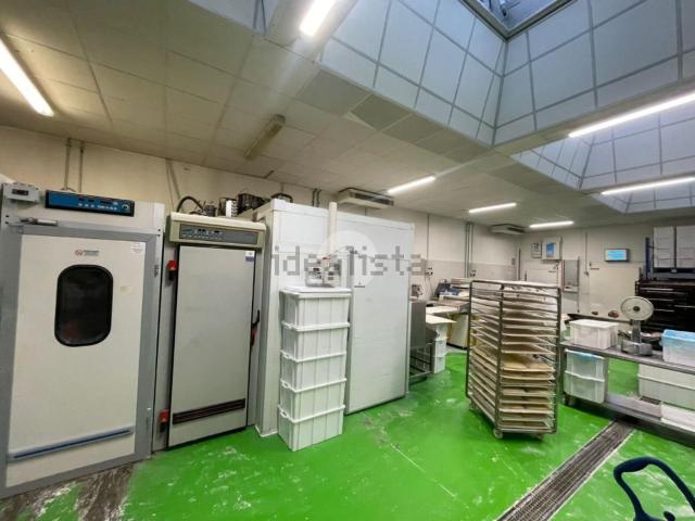 Capannone in vendita a Azzano San Paolo, Bergamo