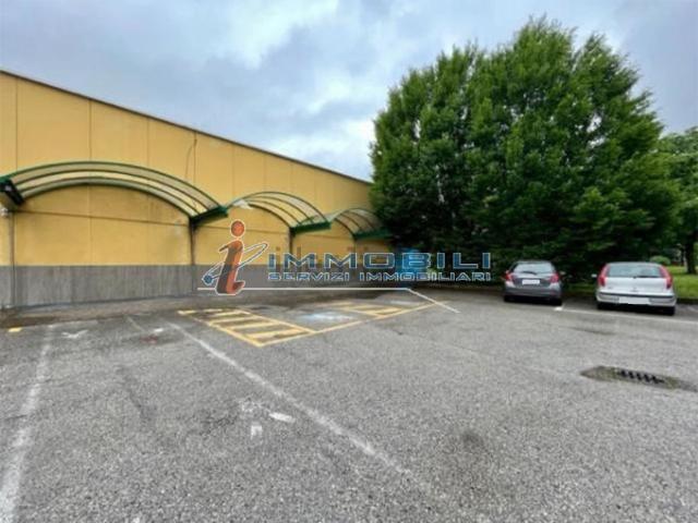 Capannone in vendita a Cantù, Lombardia