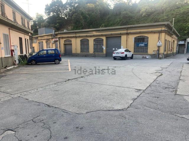 Capannone in vendita a Medio Ponente, Serra Riccò