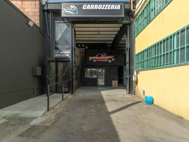 Capannone in vendita a Isola Rosa, Trezzano Sul Naviglio
