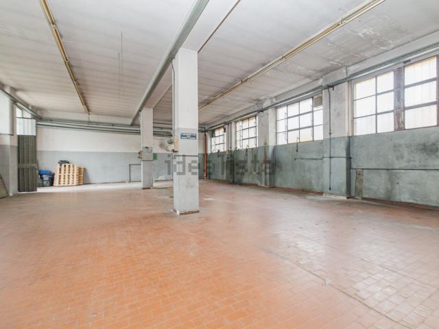 Capannone in vendita a Brugherio, Lombardia