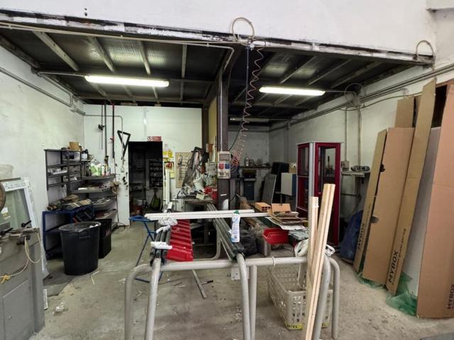 Capannone in vendita a Rivarolo, Genova