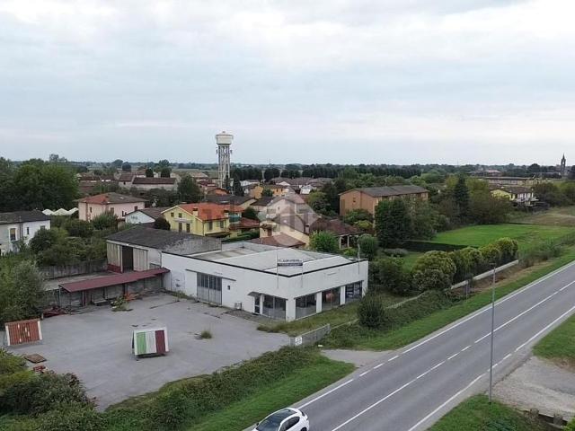 Capannone in vendita a Cingia De' Botti, Lombardia