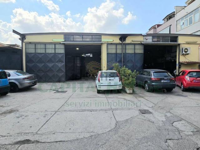 Capannone in vendita a Casapulla, Campania