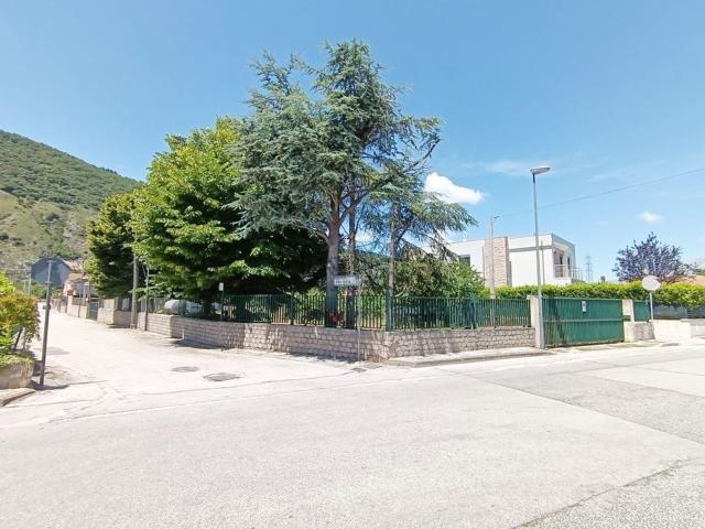 Capannone in vendita a Avezzano, Abruzzo
