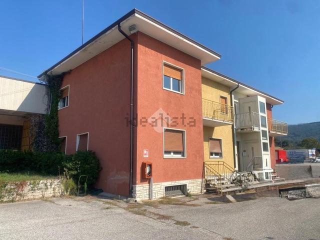 Capannone in vendita a Pazzon, Caprino Veronese
