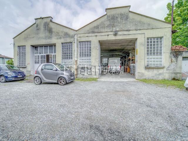 Capannone in vendita a Ternate, Lombardia