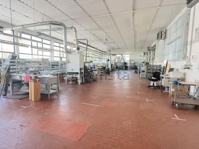Capannone in vendita a Le Case, Montevettolini