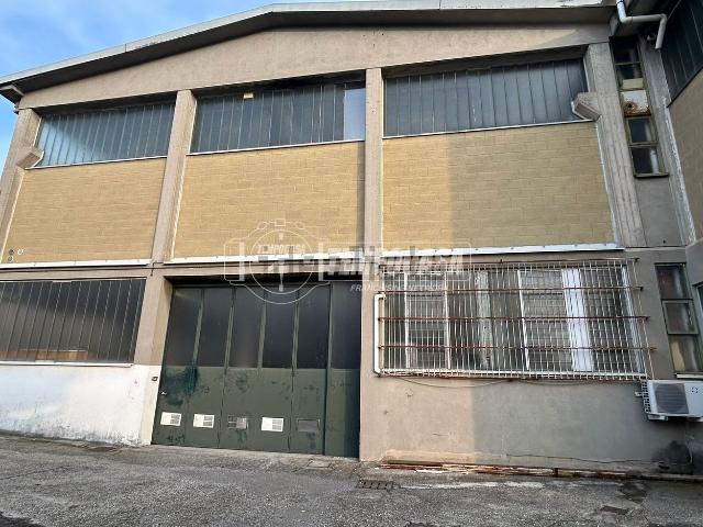 Capannone in vendita a Cantù, Lombardia