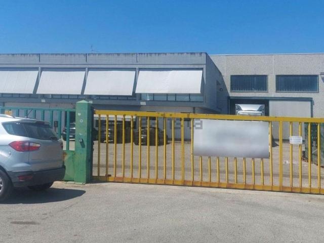 Capannone in vendita a Vasto, Abruzzo