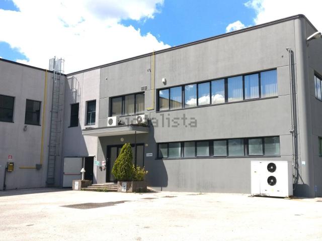 Capannone in vendita a Albacina-Borgo Tufico, Marche