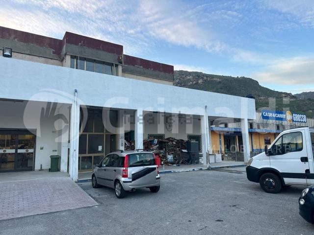 Capannone in vendita a Letojanni, Sicilia