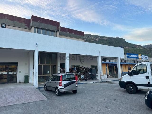 Capannone in vendita a Letojanni, Messina
