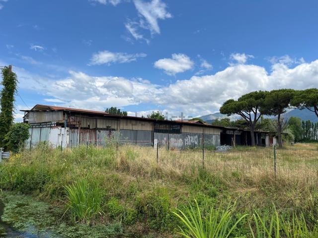 Capannone in vendita a Marina di Massa, Marina Di Massa
