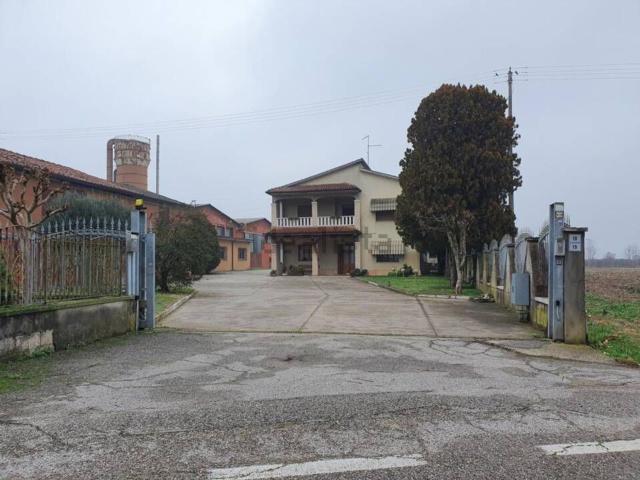 Capannone in vendita a San Pietro Di Morubio, Veneto