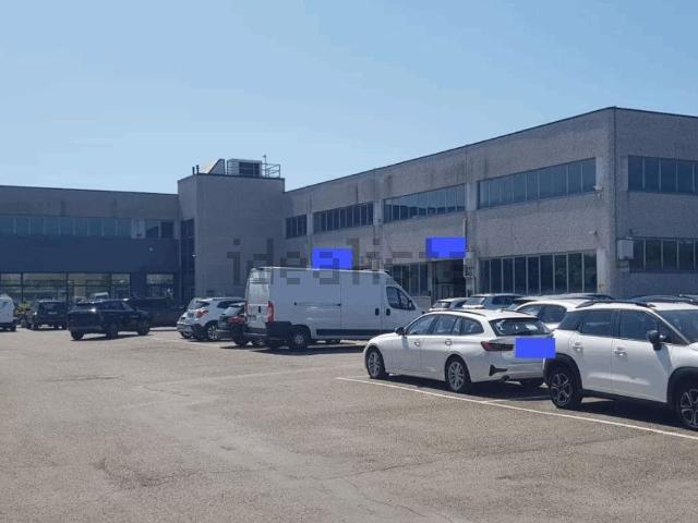 Capannone in vendita a Crocetta-San Lazzaro-Modena Est, Modena
