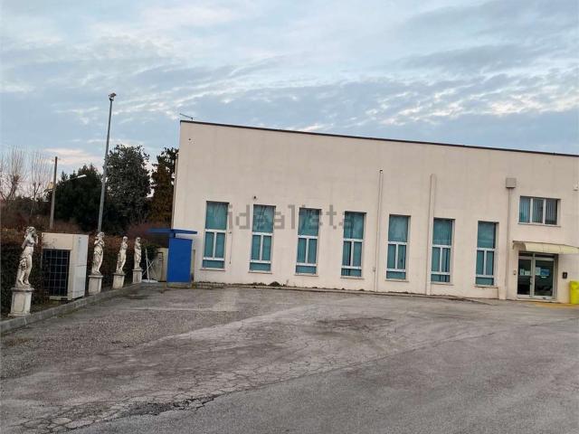 Capannone in vendita a Padova, Veneto