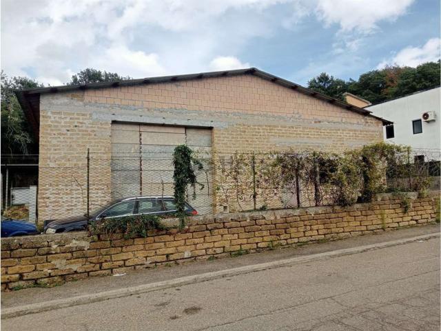 Capannone in vendita a La Botte, Vetralla