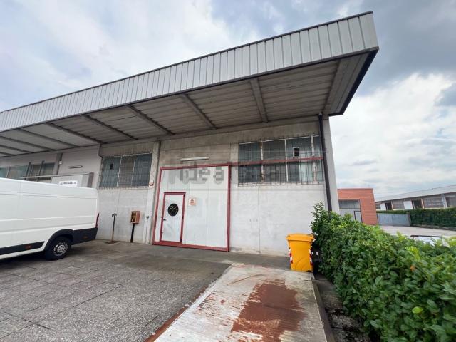 Capannone in vendita a Romano D'ezzelino, Veneto