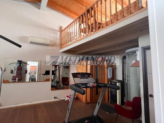 Capannone in vendita a Scanzorosciate, Bergamo