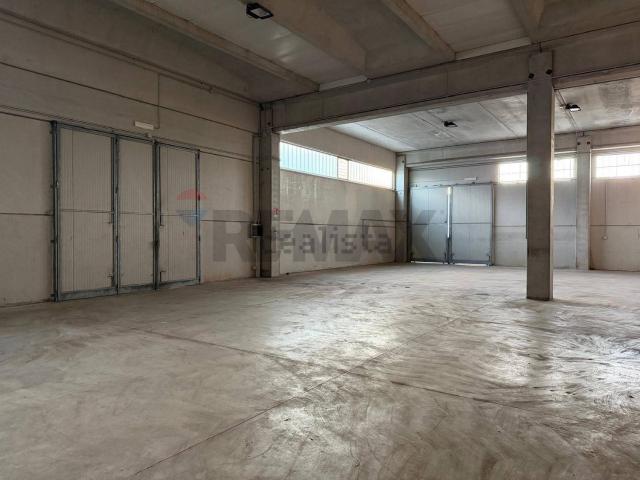 Capannone in vendita a Municipio 4, Puglia