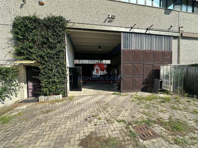 Capannone in vendita a Pogliano Milanese, Lombardia