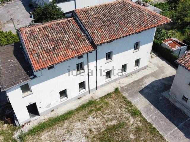 Capannone in vendita a Basaldella / Basandiele, Campoformido / Cjampfuarmit
