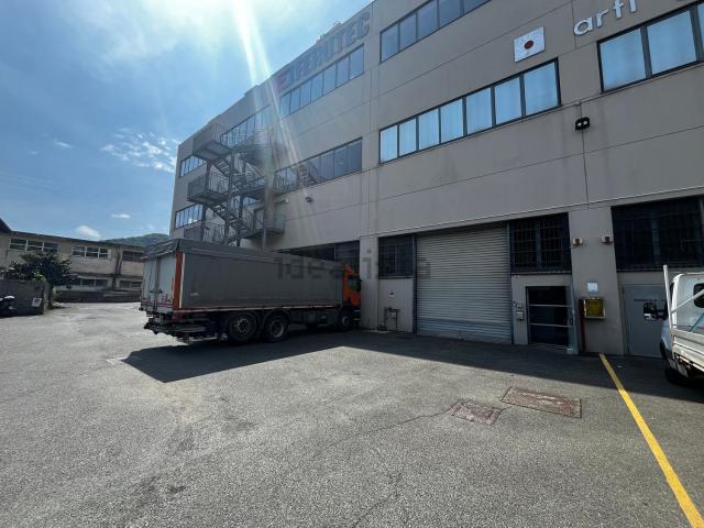 Capannone in vendita a Carpi, Genova