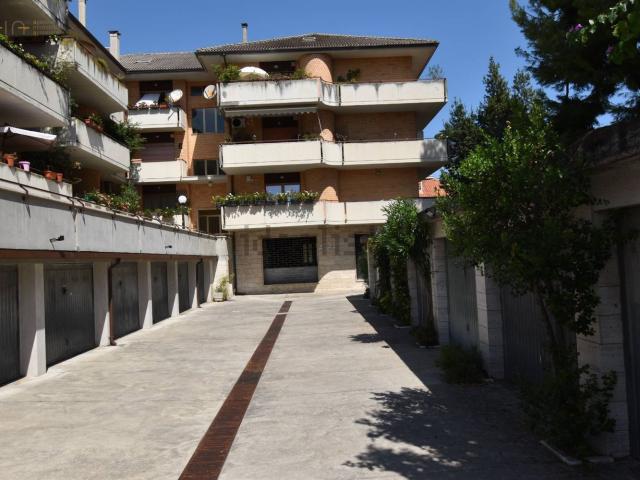 Capannone in vendita a Sant'Antonio, San Benedetto del Tronto
