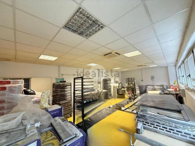 Capannone in vendita a Gorle, Bergamo