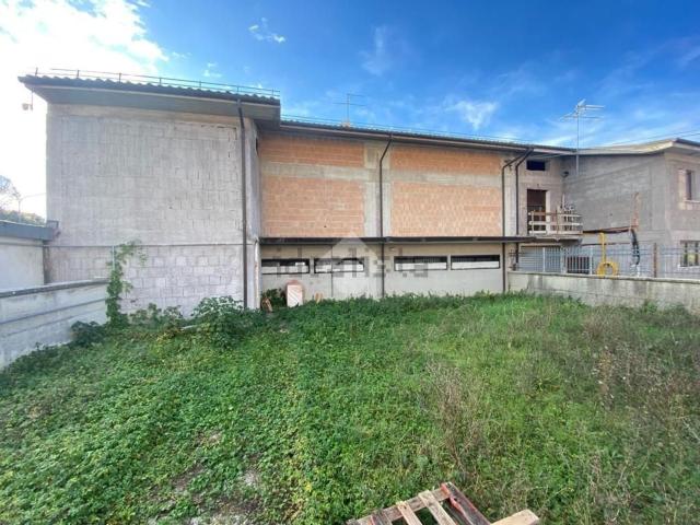 Capannone in vendita a Paterno, Avezzano