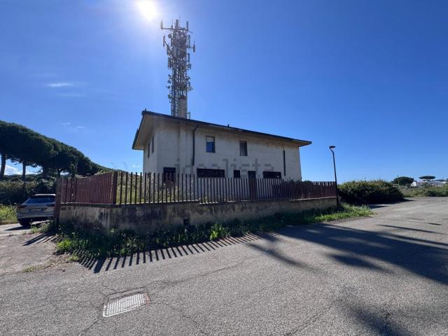 Capannone in vendita a Montalto Di Castro, Lazio