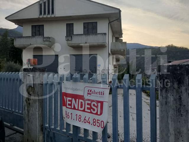 Capannone in vendita a Teramo, Abruzzo