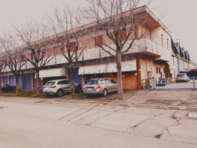 Capannone in vendita a Tre Olmi, Modena