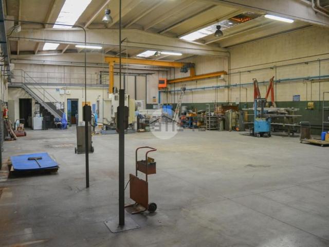 Capannone in vendita a Pontirolo Nuovo, Lombardia