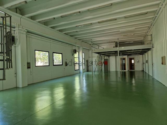 Capannone in vendita a Altavilla Vicentina, Veneto
