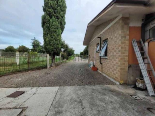 Capannone in vendita a Bagnaria Arsa, Friuli-Venezia Giulia