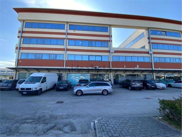Capannone in vendita a Chieti, Abruzzo