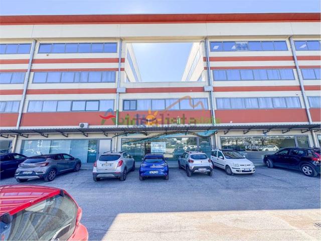 Capannone in vendita a Chieti, Abruzzo