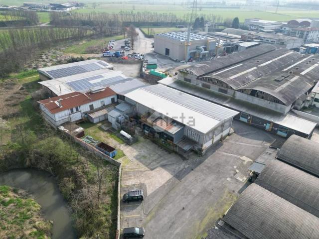 Capannone in vendita a Quinzano D'oglio, Lombardia